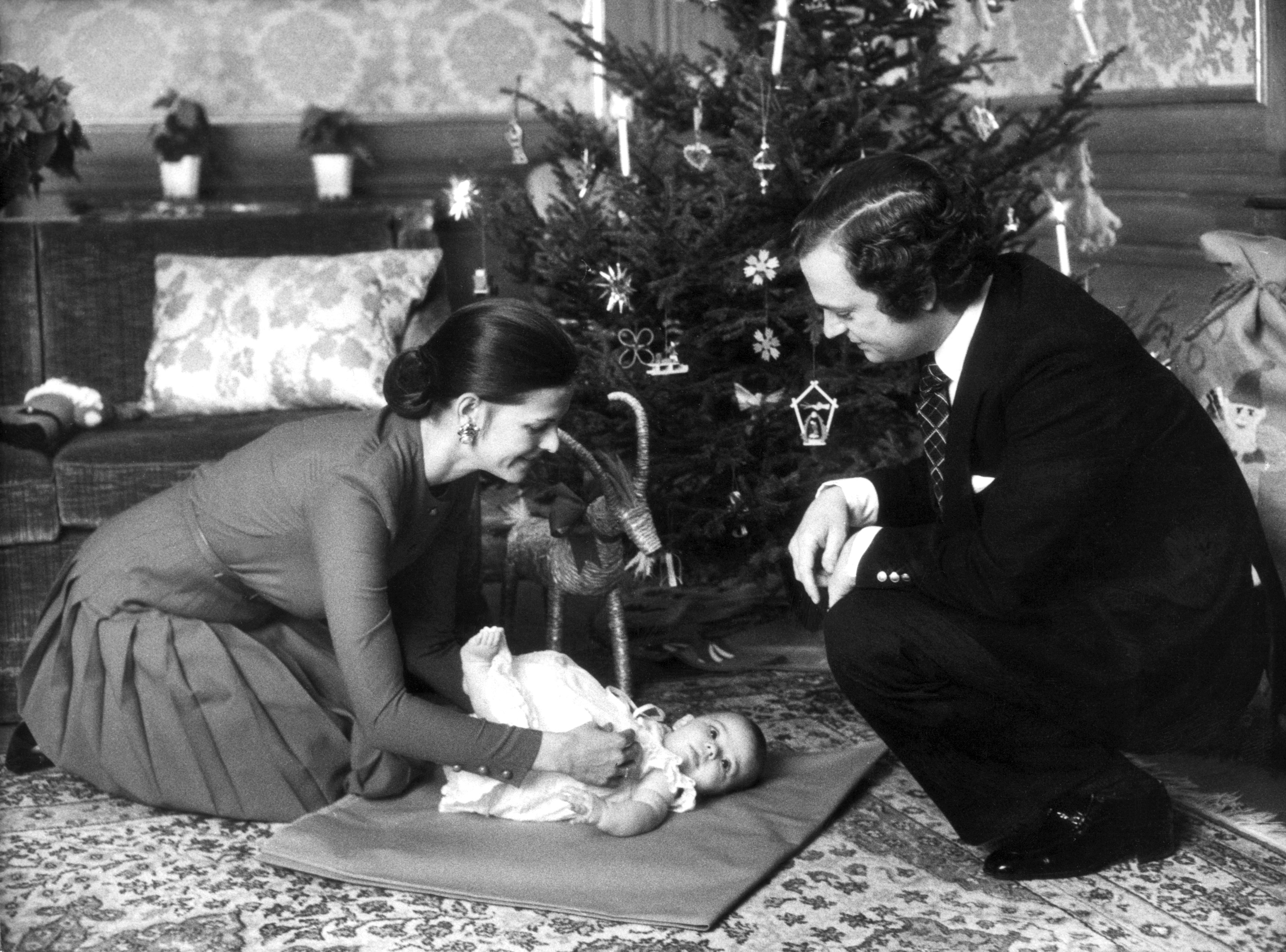 1977. Kronprinsessans Victorias allra första jul. 1977. Kronprinsessans Victorias allra första jul.